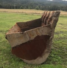 “Rock bucket off a Hitachi 30ton excavator for sale Reedy Creek NSW
