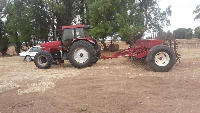 2 x 511 International Combine Farm Machinery for sale Kadina SA
