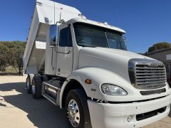 Truck for sale Murray Bridge Nth SA 2010 Freightliner CL112 Tipper