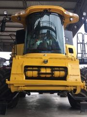 New Holland CR8090 Header Farm Machinery for sale WA King River