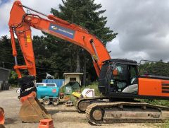 Hitachi Tracked Excavator – Plant Number 073 - for sale NZ Wellington