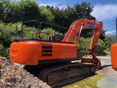 Hitachi Tracked Excavator – Plant Number 015 - for sale NZ Wellington