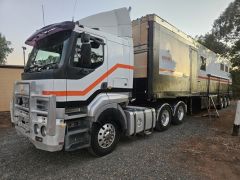 Horse Transport foe sale Clarendon SA Prime Mover &amp; Trailer, 6 Horse with Living