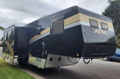5TH Wheeler Caravan for sale Marian Qld Dryden Distinction  &amp; Iveco Truck 