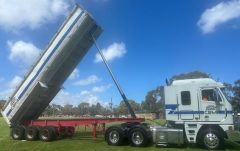 Freightliner Prime Mover 2007 &amp; Tri Axle Trailer for sale Hindmarsh SA