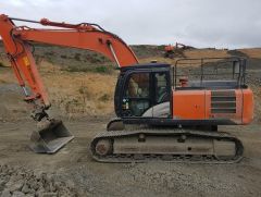 Hitachi Tracked Excavator – Plant Number 123 - for sale NZ Wellington
