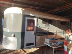 3 HAL HORSE FLOAT CAMPER FOR SALE MUDGEGONGA VIC 